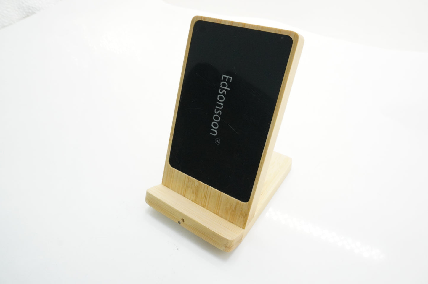 Edsonsoon MT554 Bamboo Wireless Charger – 15W Fast Charging Pad with Custom Glow Logo & Type-C Input