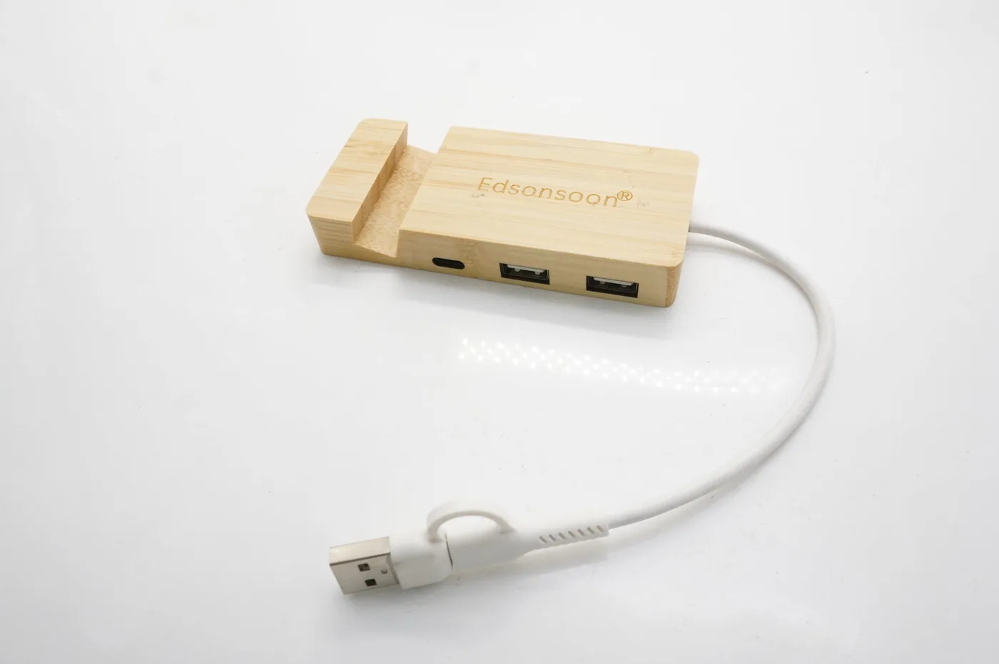 MT525 Bamboo 3-Port USB Hub with Phone Holder