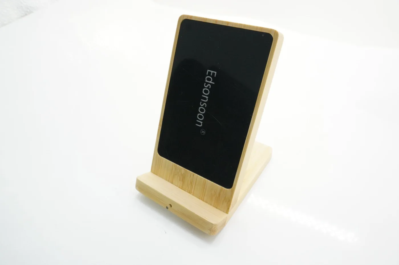 MT554 chargeur sans fil en bambou
