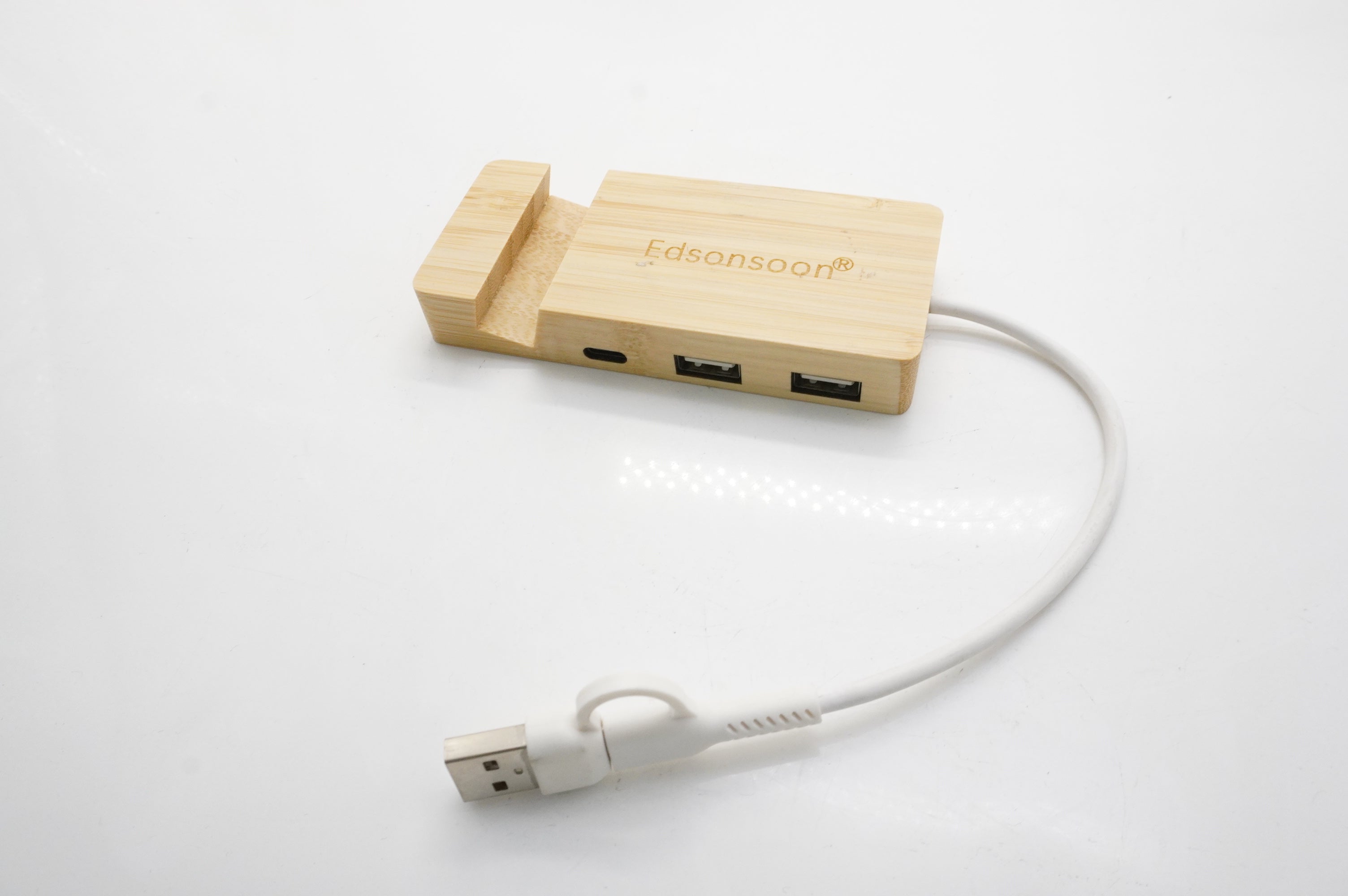 MT525 Bamboo 3-Port USB Hub with Phone Holder